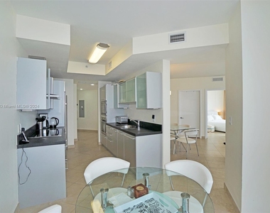 18201 Collins Ave - Photo Thumbnail 7