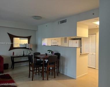 808 Brickell Key Dr - Photo Thumbnail 6