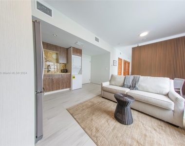 820 Ocean Dr - Photo Thumbnail 6