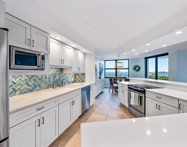 5420 N Ocean Drive - Photo Thumbnail 4