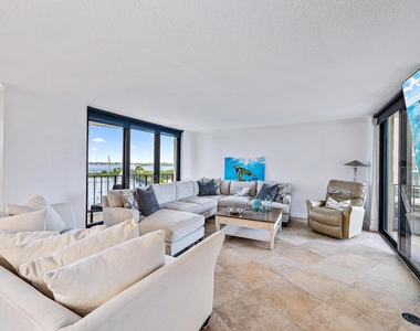 5420 N Ocean Drive - Photo Thumbnail 3