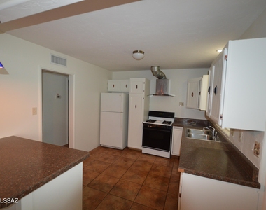 3957 E Hampton Place - Photo Thumbnail 2