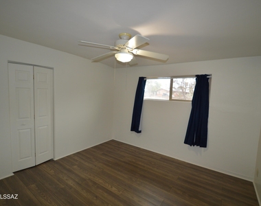 3957 E Hampton Place - Photo Thumbnail 4