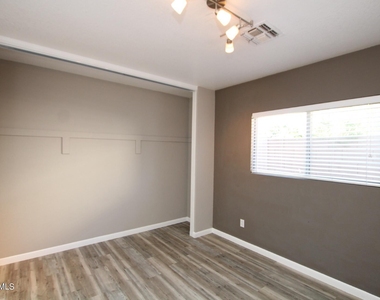 8946 E Yucca Street - Photo Thumbnail 7