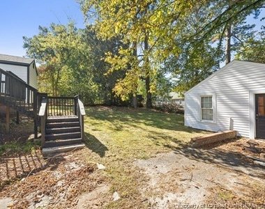 607 Glenville Avenue - Photo Thumbnail 19