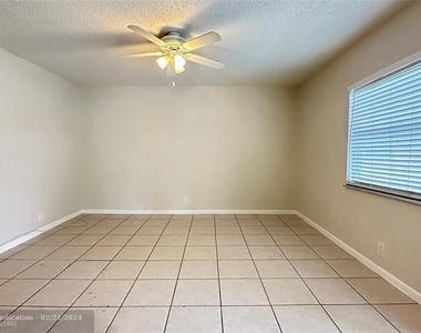 1470 N Dixie Hwy - Photo Thumbnail 4