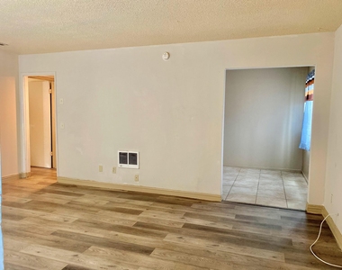 8616 N Loop Boulevard - Photo Thumbnail 2