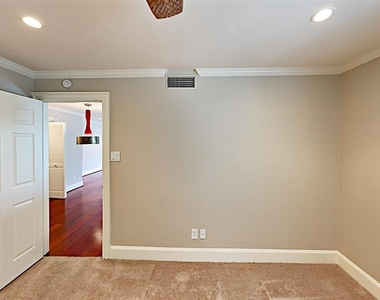 7640 W Greenway Boulevard - Photo Thumbnail 9