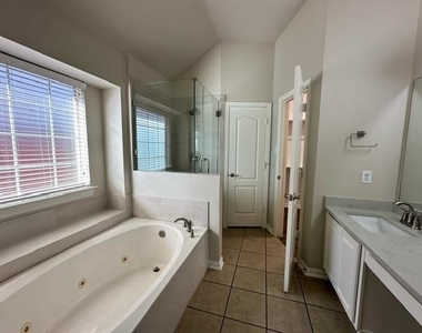 5113 Grampian Way - Photo Thumbnail 17