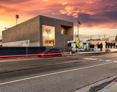 1015 Abbot Kinney Blvd - Photo Thumbnail 3