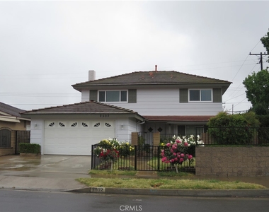 2502 E Garfield Avenue - Photo Thumbnail 0