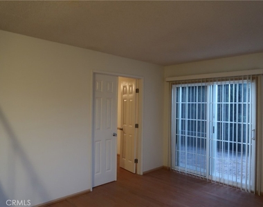 2502 E Garfield Avenue - Photo Thumbnail 3