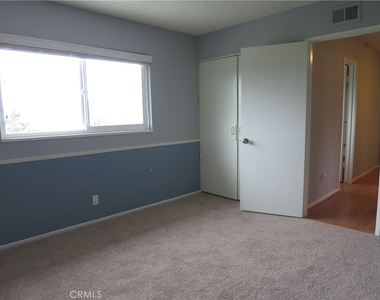 2502 E Garfield Avenue - Photo Thumbnail 6