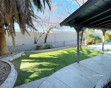 2100 Las Flores Street - Photo Thumbnail 22