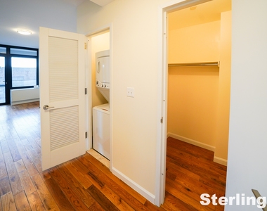 34-46 Vernon Boulevard - Photo Thumbnail 4