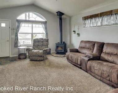 3534 Sw Reindeer Ave - Photo Thumbnail 1