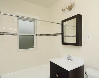 3819.5 N. Greenview, Unit E-8 - Photo Thumbnail 17