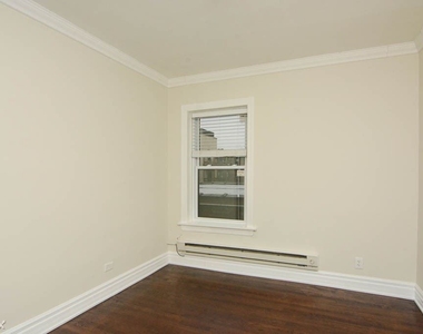 3819.5 N. Greenview, Unit E-8 - Photo Thumbnail 16