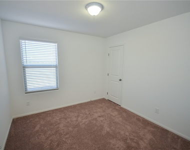 5401 Lynn Creek Avenue - Photo Thumbnail 6