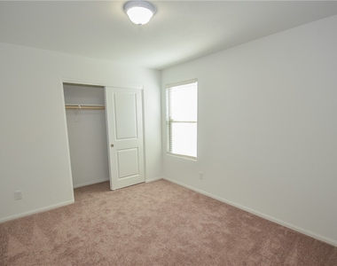 5401 Lynn Creek Avenue - Photo Thumbnail 24