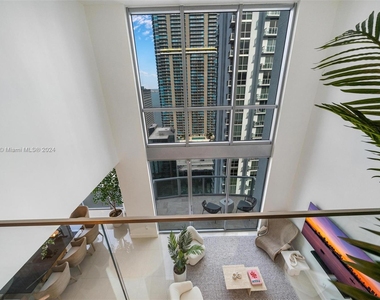 1050 Brickell Ave - Photo Thumbnail 17