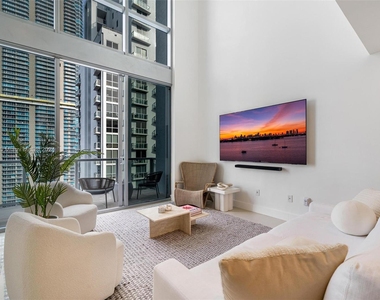 1050 Brickell Ave - Photo Thumbnail 5