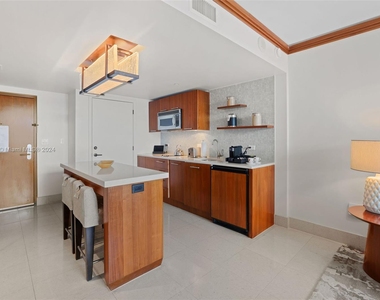 6801 Collins Ave - Photo Thumbnail 20