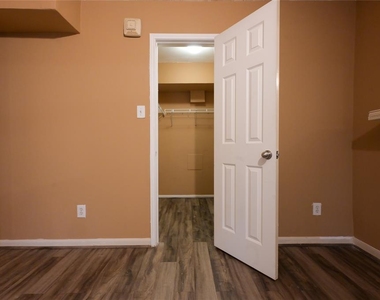 357 N Post Oak Lane - Photo Thumbnail 7