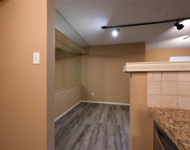 357 N Post Oak Lane - Photo Thumbnail 8