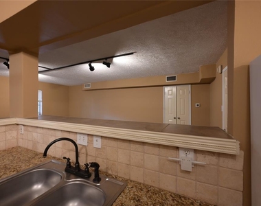 357 N Post Oak Lane - Photo Thumbnail 9