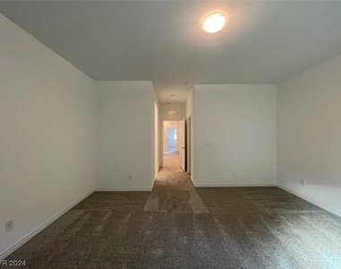 803 Grand Country Avenue - Photo Thumbnail 14