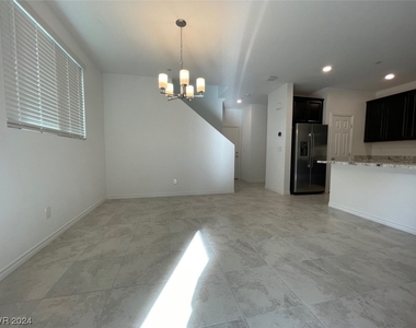 803 Grand Country Avenue - Photo Thumbnail 3