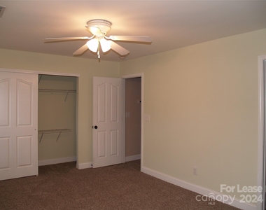 118 Walnut Cove Drive - Photo Thumbnail 8