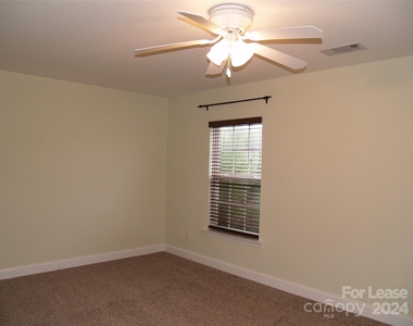 118 Walnut Cove Drive - Photo Thumbnail 7