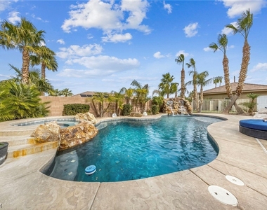 200 W Desert Rose Drive - Photo Thumbnail 57