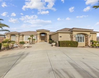 200 W Desert Rose Drive - Photo Thumbnail 0