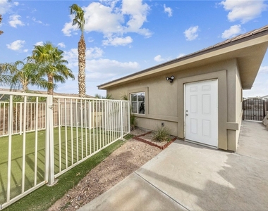 200 W Desert Rose Drive - Photo Thumbnail 63