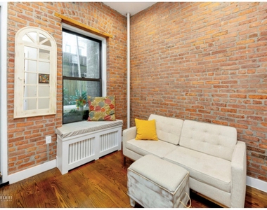 119 Christopher St - Photo Thumbnail 3