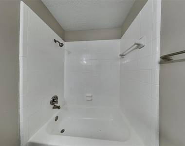 3831 Lauderwood Lane - Photo Thumbnail 17