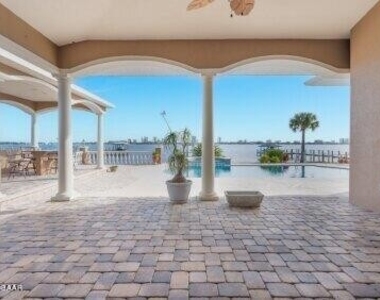 2453 Palmetto Circle - Photo Thumbnail 2