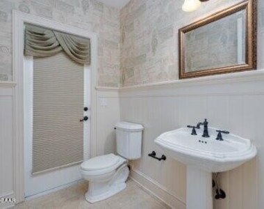 2453 Palmetto Circle - Photo Thumbnail 19