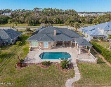 2453 Palmetto Circle - Photo Thumbnail 1