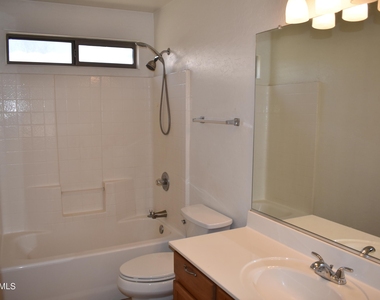 10809 W Cambridge Avenue - Photo Thumbnail 15