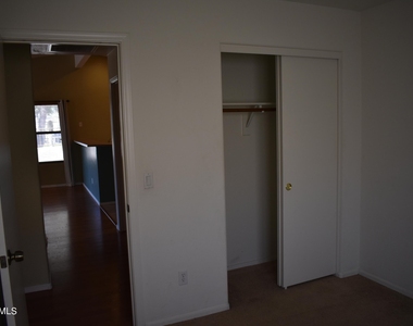 10809 W Cambridge Avenue - Photo Thumbnail 31