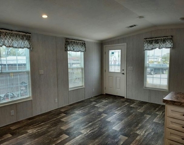 5611 Bayshore Rd - Photo Thumbnail 1