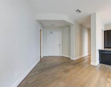 1409 Post Oak Blvd - Photo Thumbnail 2