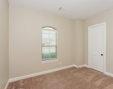 4010 Arbor Grove Trail - Photo Thumbnail 10