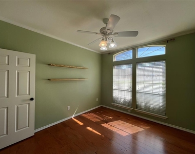 2704 Laurel Valley Lane - Photo Thumbnail 6