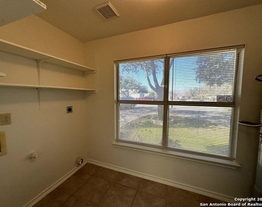 2303 Lensgrove Ln - Photo Thumbnail 9