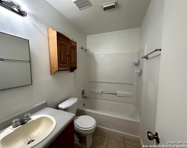 2303 Lensgrove Ln - Photo Thumbnail 17